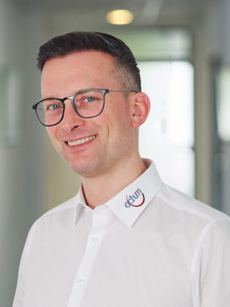 Portraitbild von Roman Klingl