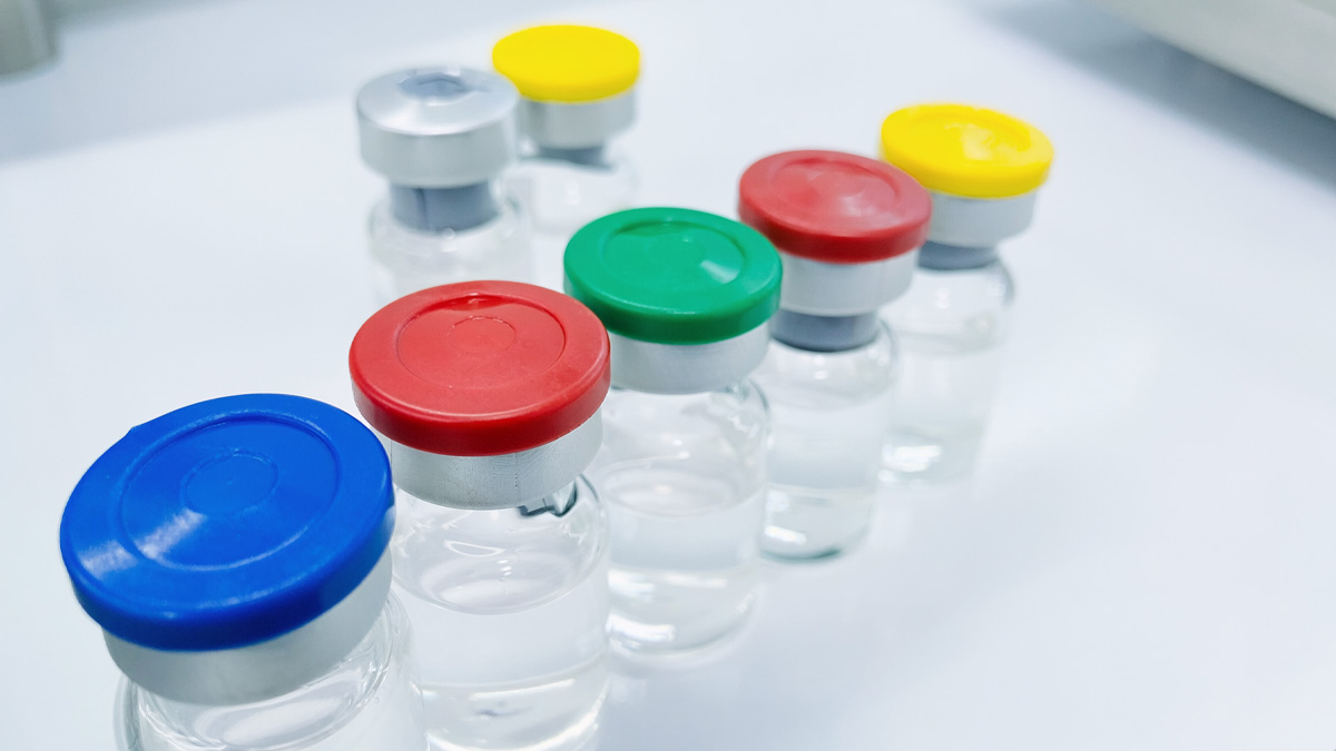 farbige Bördelkappen auf Vials